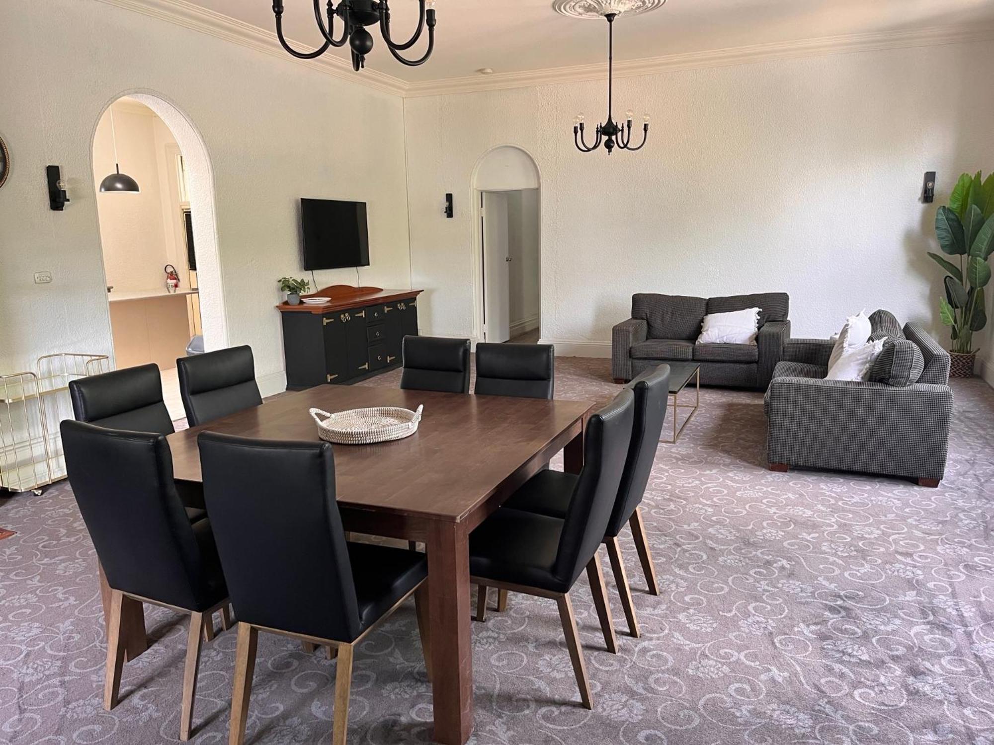 Prince Of Wales Hotel Вага Вага Екстериор снимка
